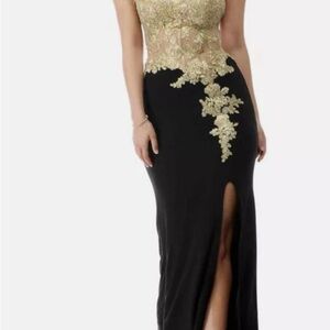 Stunning Size 7 petite dress by Blondie in black and gold!!